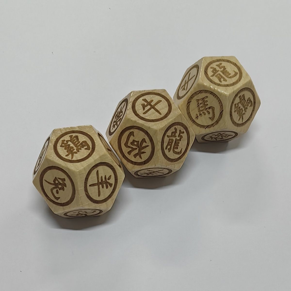 Zodiac Party Games - Set van 12 houten dobbelstenen met